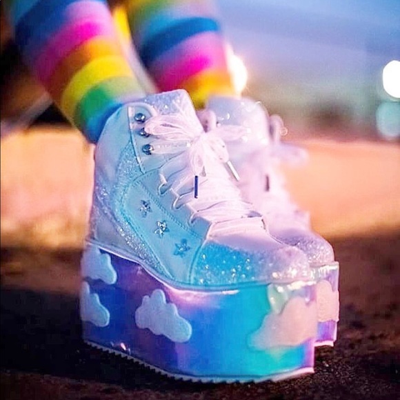 NIB YRU White Holographic Sky Sky Platforms - Picture 8 of 8